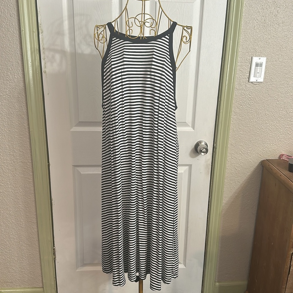 Old Navy black and white Striped Flowy Dress Size XL